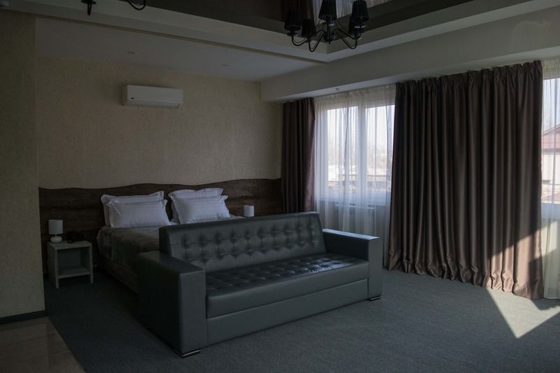 My Hotel Biskek Kültér fotó